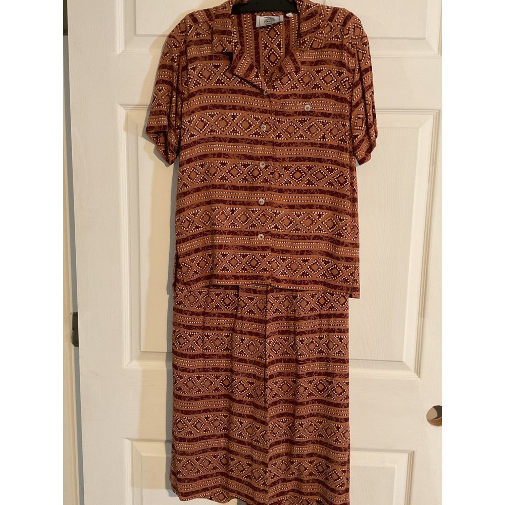 Evan Picone Sport Petites 2 Piece Set Shirt Skirt Rust Geometric Print Size 2